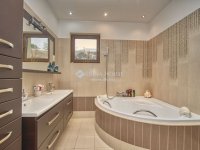 Eladó családi ház, Pilisszentkereszten 289 M Ft, 5 szobás