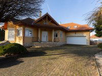 Eladó családi ház, Szabadbattyánban 163.99 M Ft, 5 szobás