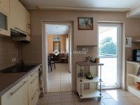 Eladó családi ház, Pécsett 169.9 M Ft, 5+2 szobás