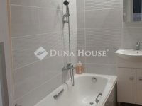 Eladó téglalakás, Pécsett 59.5 M Ft, 3 szobás