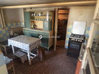 Eladó családi ház, Cecén 32.5 M Ft, 3 szobás