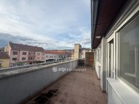 Eladó téglalakás, Pécsett 75 M Ft, 2+1 szobás