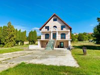 Eladó családi ház, Keszthelyen 144 M Ft, 10 szobás