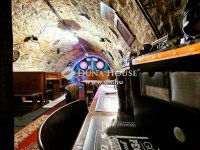 Eladó családi ház, Pilisvörösváron 199 M Ft, 8 szobás