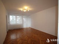 Eladó téglalakás
