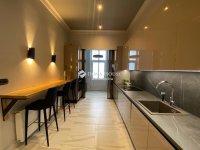 Eladó téglalakás, VI. kerületben 300 M Ft, 5 szobás