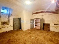 Eladó üzlethelyiség