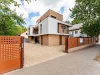 Eladó családi ház, Balatonlelleén 342.9 M Ft, 8 szobás