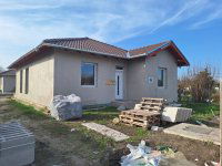 Eladó ikerház, Kiskunlacházán 89.1 M Ft, 4 szobás