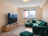 Eladó panellakás, Veszprémben 62.9 M Ft, 3 szobás