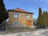 Eladó családi ház, Pécsett 69.9 M Ft, 5 szobás