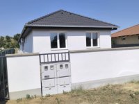 Eladó családi ház, Dánszentmiklóson 68 M Ft, 4 szobás