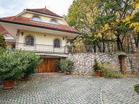 Eladó családi ház, Apátvarasdon 330 M Ft, 8 szobás