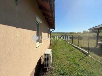 Eladó ikerház, Nagytarcsán 133.7 M Ft, 4 szobás