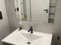 Eladó panellakás, Pécsett 64.99 M Ft, 3 szobás