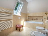 Eladó családi ház, II. kerületben 294.9 M Ft, 6 szobás