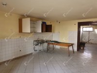 Eladó családi ház, Komáromban 52 M Ft, 5 szobás