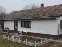 Eladó családi ház, Kiskunfélegyházán 33 M Ft, 1+1 szobás