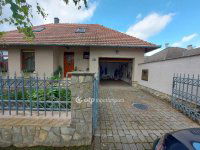 Eladó családi ház