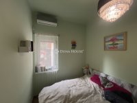 Eladó ikerház, III. kerületben 209.9 M Ft, 9 szobás