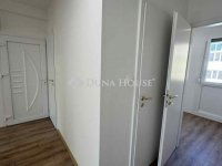 Eladó panellakás, Pécsett 51.9 M Ft, 3 szobás