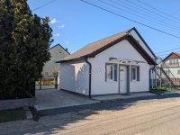 Eladó téglalakás