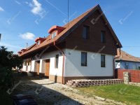 Eladó családi ház, Győrött 195 M Ft, 10 szobás