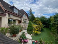 Eladó családi ház, Pécsett 239.9 M Ft, 7 szobás