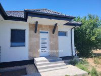 Eladó ikerház, Velencén 99.9 M Ft, 4 szobás