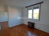 Eladó téglalakás