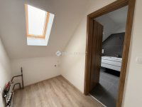 Eladó családi ház, Hosszúhetényen 89.9 M Ft, 5 szobás