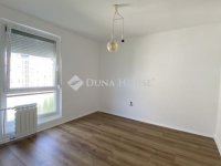 Eladó panellakás, Pécsett 59.9 M Ft, 3 szobás