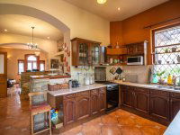 Eladó családi ház, XVI. kerületben 259.9 M Ft, 7 szobás