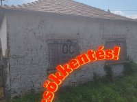 Eladó családi ház, Tiszatenyőn 5.9 M Ft, 2 szobás
