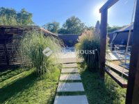 Eladó családi ház, Pécsett 129.9 M Ft, 6 szobás