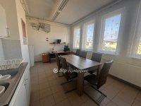 Eladó üzlethelyiség, Vecsésen 240 M Ft, 10 szobás
