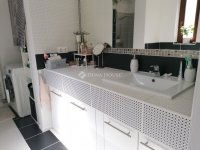 Eladó családi ház, Pécsett 96.5 M Ft, 2 szobás