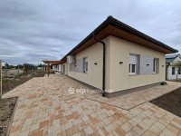 Eladó családi ház, Kulcson 85 M Ft, 4 szobás