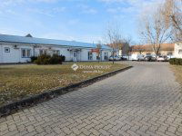 Eladó üzlethelyiség, X. kerületben 899 M Ft