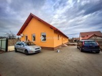 Eladó ikerház, Monoron 107 M Ft, 5 szobás / költözzbe.hu