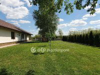 Eladó családi ház, Pakson 149.9 M Ft, 3+2 szobás