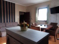 Eladó családi ház, Taksonyon 154.9 M Ft, 9 szobás