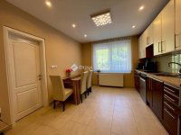 Eladó családi ház, Pécsett 109 M Ft, 6 szobás