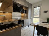 Eladó panellakás, Pécsett 75 M Ft, 2+1 szobás