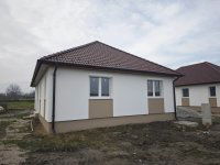 Eladó családi ház, Péren 89.9 M Ft, 4 szobás