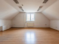 Eladó családi ház, XV. kerületben 289 M Ft, 8 szobás