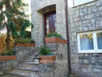 Eladó családi ház, Pécsett 299 M Ft, 9 szobás