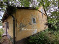 Eladó üzlethelyiség