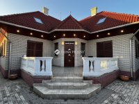 Eladó családi ház, Dunaújvárosban 119.9 M Ft, 7 szobás