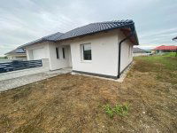 Eladó családi ház, Környén 154.6 M Ft, 5 szobás